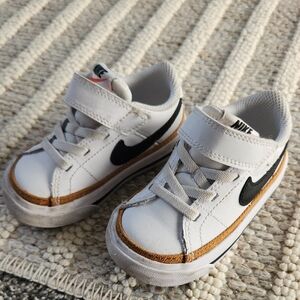 Nike Court Legacy Sneakers